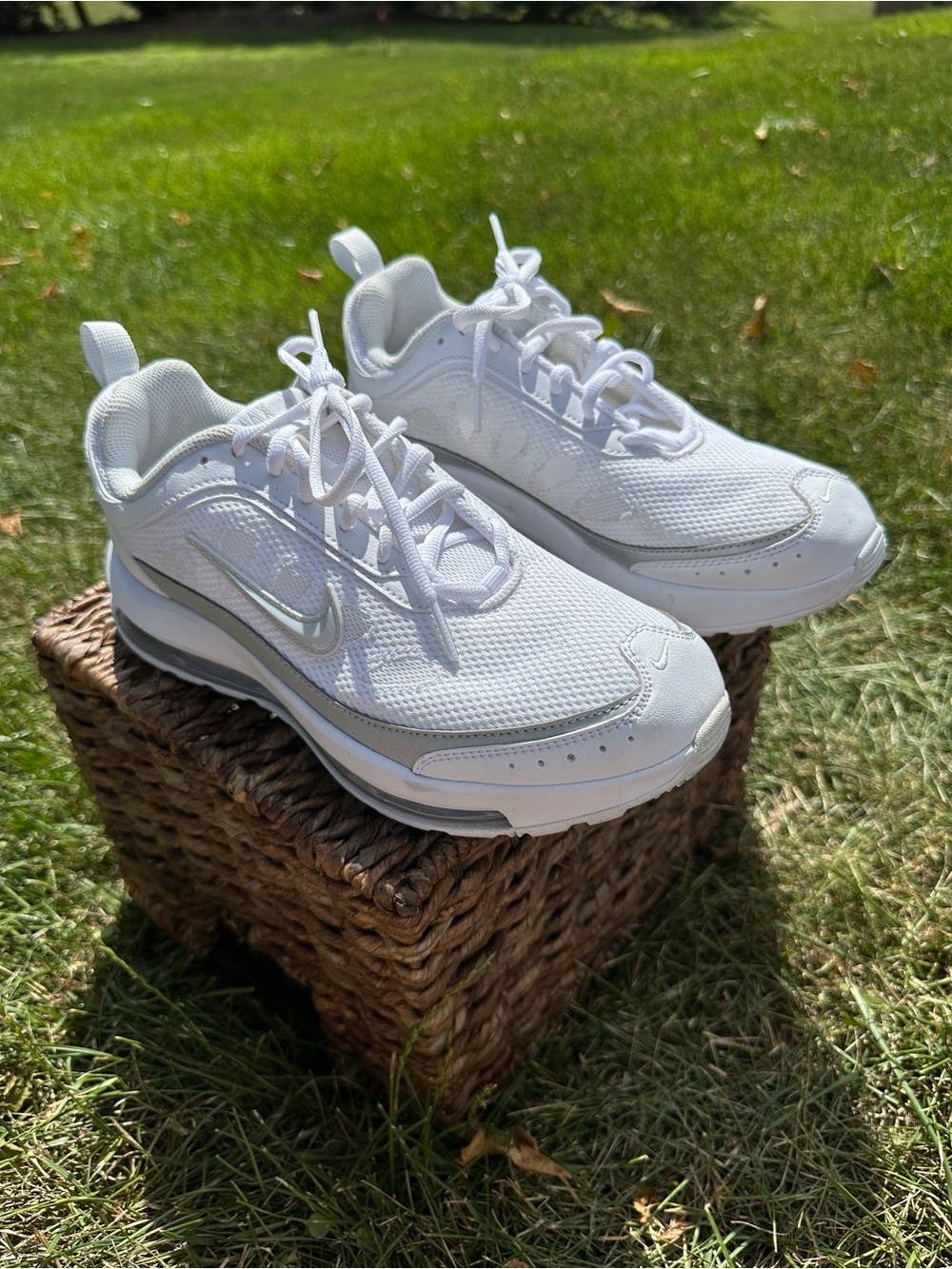 Nike Air Max AP Women's White Athletic Running Shoes with Reflective Perforation